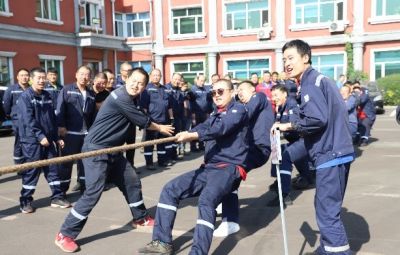 尊龙凯时举行2023“薪火相传 再创绚烂”职工拔河角逐