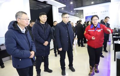 江门市政企代表团一行莅临尊龙凯时考察调研