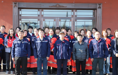 花韵绽青春 巾帼向未来| 尊龙凯时举行2024年度“最玉人职工”表扬运动